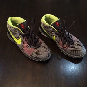 Nike Tennis Shoes (Boy) Size 7